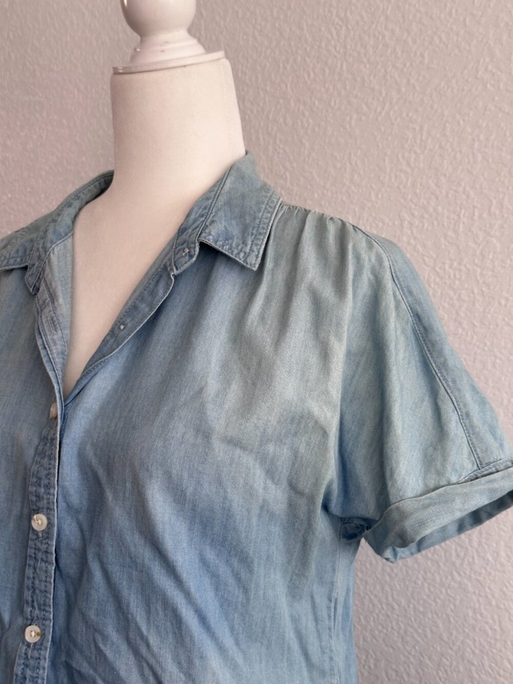 Universal Thread Chambray Button-Up Shirt | Short Sleeve Denim Top | Size XS - Picture 4 of 9